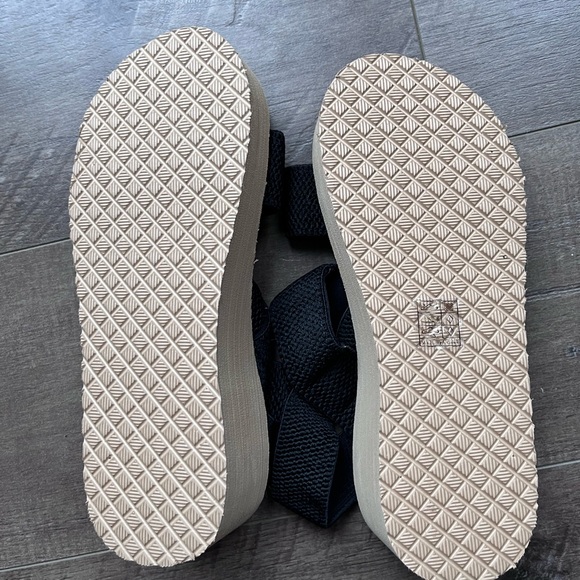 Platform sandals - Picture 3 of 5